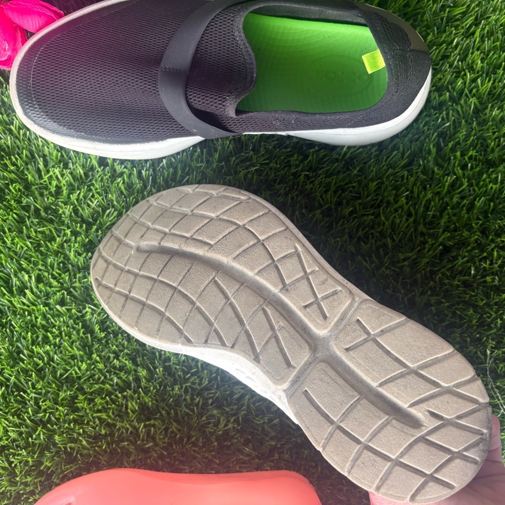 OOFOS Black Slip-On Athletic Shoes - Picture 4 of 9